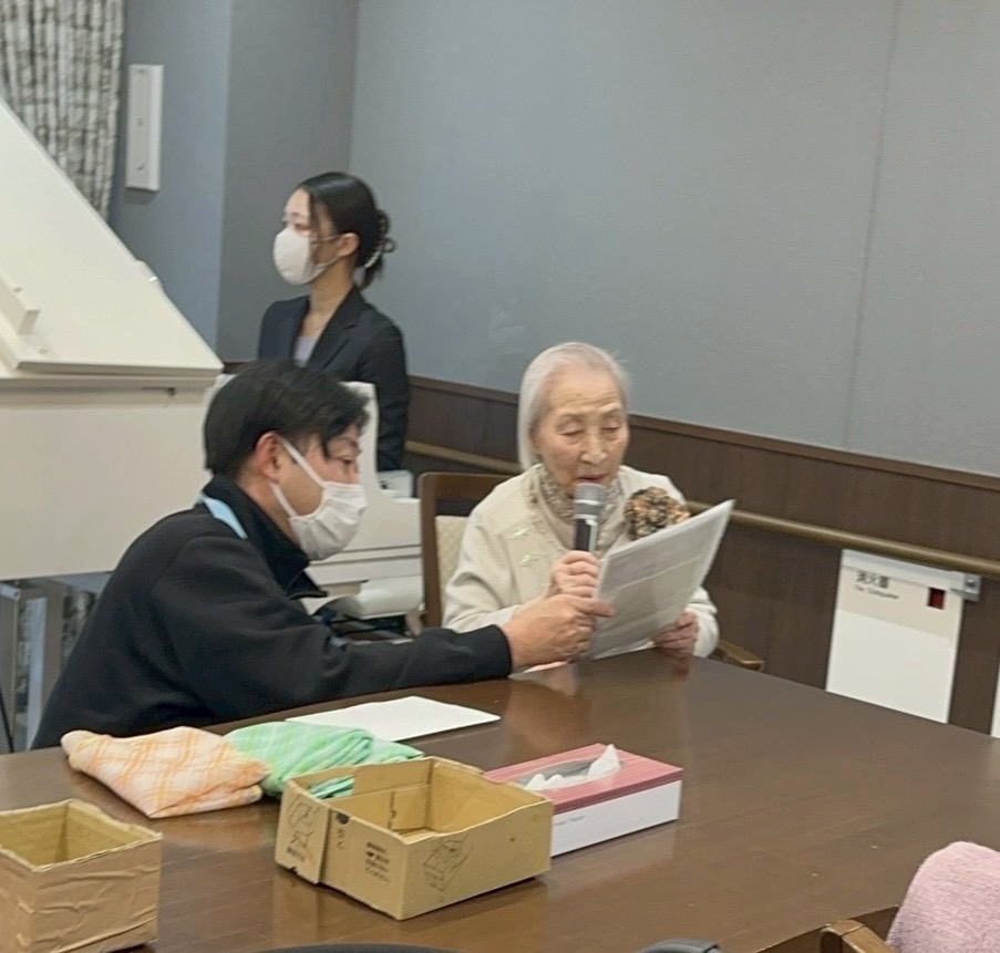 新井様　クリスマス会での歌披露